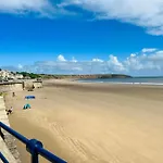 Holiday home Hotdog House Filey Detached Pet Friendly Eco-house Hunmanby