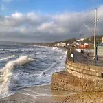 Holiday home Hotdog House Filey Detached Pet Friendly Eco-house *