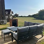 Hotdog House Filey Detached Pet Friendly Eco-house Holiday home *