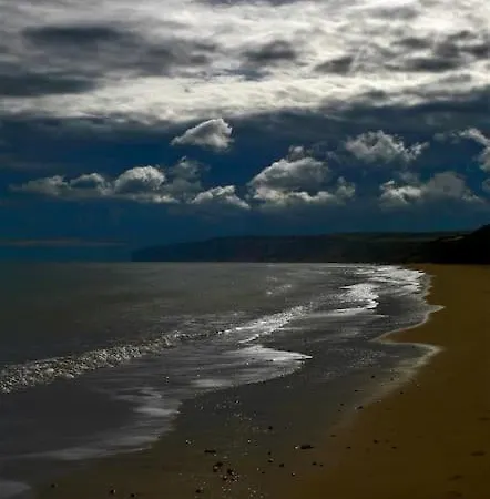 Hotdog House Filey Detached Pet Friendly Eco-house *